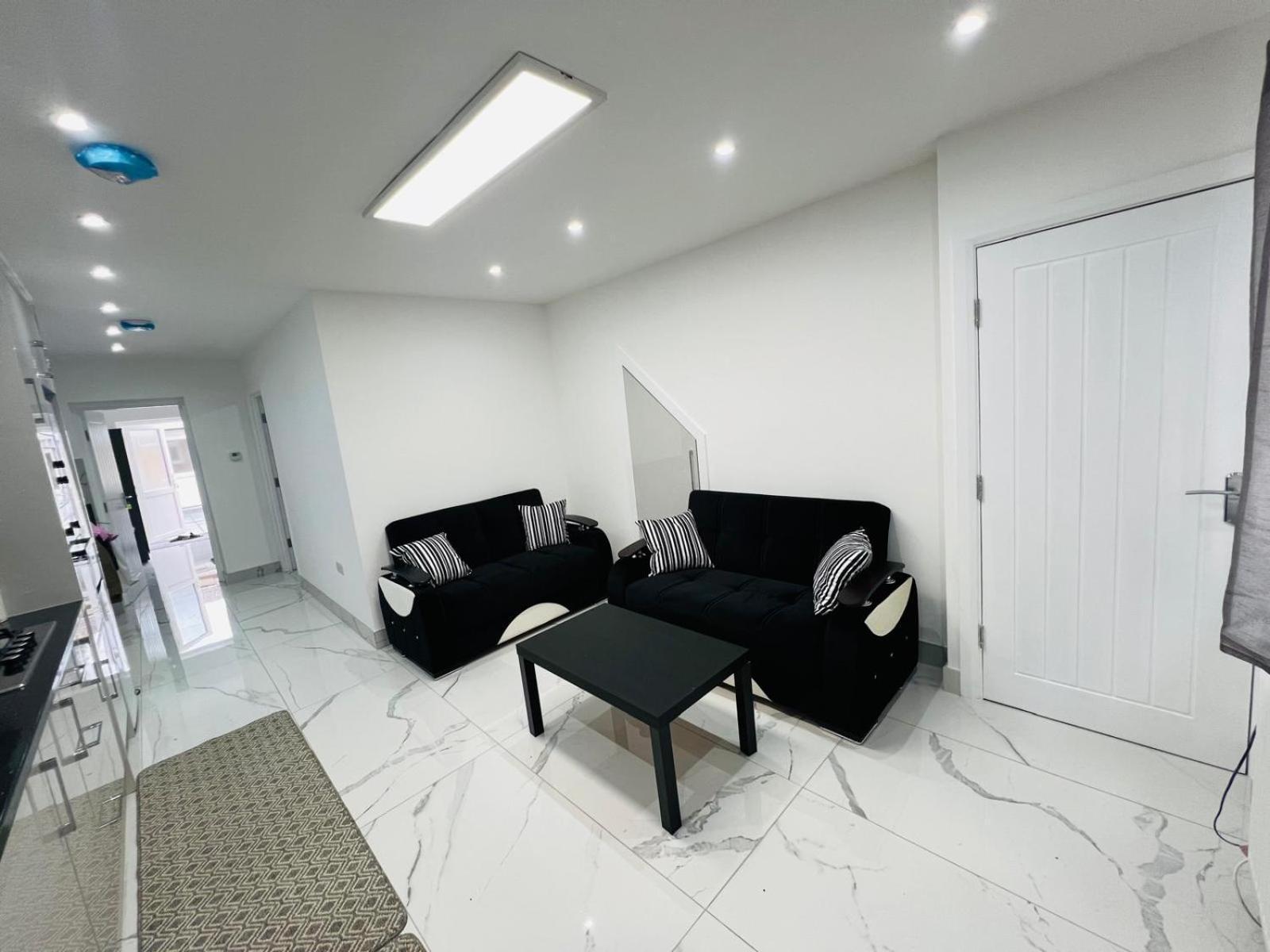 93 New Road Harmondsworth Exterior foto